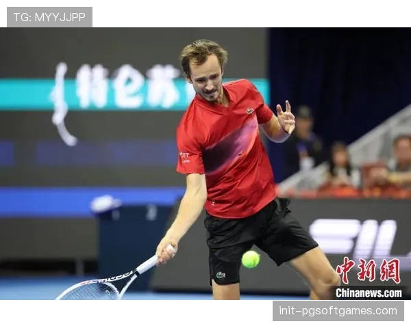 迈阿密网球公开赛，观众席突发医疗状况，阿尔卡拉斯暂停比赛协助